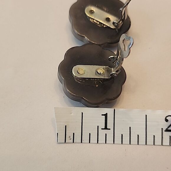 Vintage Clip On Earrings Aurora Borealis Crystal Surrounding Main Clear Stone - Picture 5 of 5